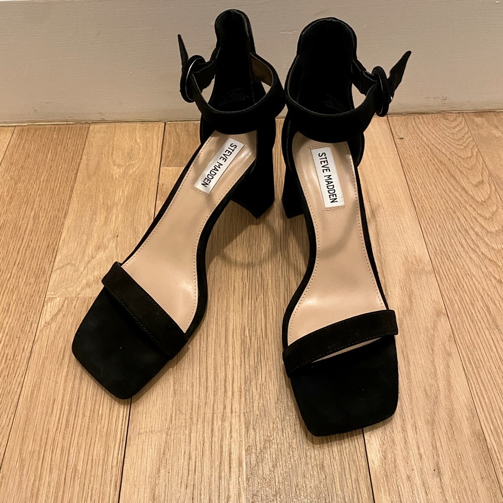 Steve Madden - Reverie Sandal. Size 8.5M